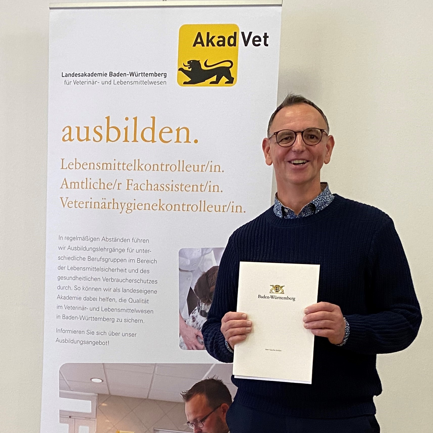 Herr Jordan vom Veterinäramt der Stadt Mannheim hat die Ausbildung mit der Note 