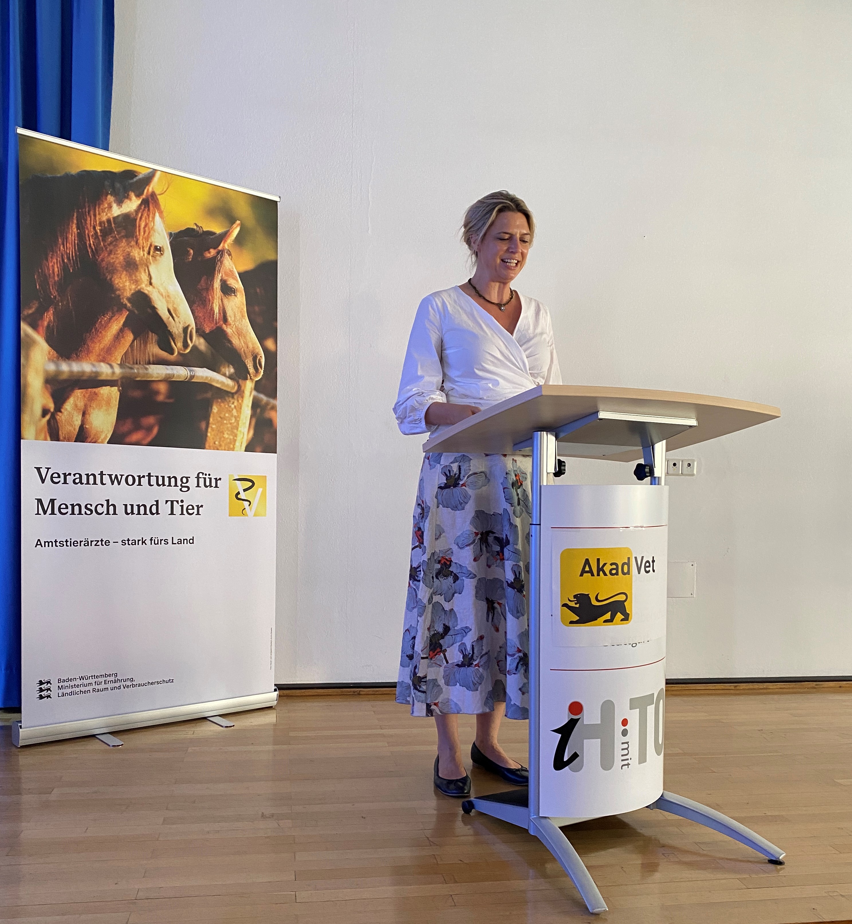 Staatssekretärin Frau Sarah Schweizer bei ihrer Ansprache.